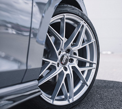 Фото дисков Bola FLR на Volkswagen Golf VIII