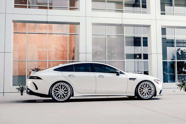 Фото дисков Strasse Wheels SV10M Deep Concave FS Глянцевый лак на Mercedes-Benz AMG GT I