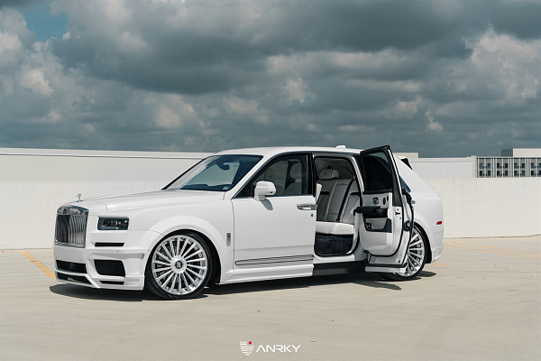 Фото дисков Anrky RF-282 Глянцевый лак на Rolls-Royce Cullinan
