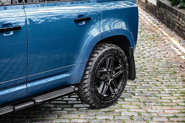 Фото дисков Kahn G06 Черный сатин на Land Rover Defender II