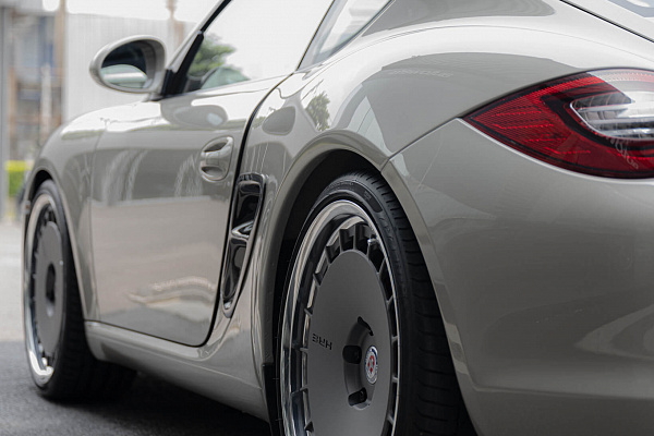 Фото дисков HRE 935 Сатиновый графит на Porsche Cayman I