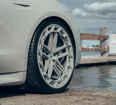 Фото дисков Vossen LC3-03T на Porsche Taycan I