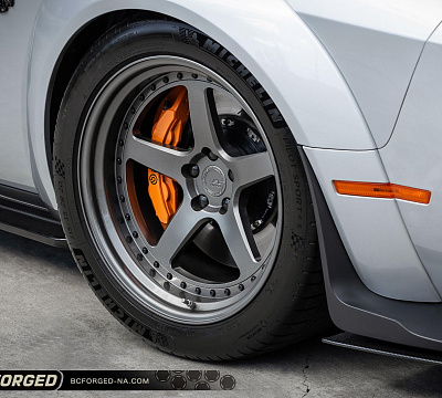 Фото дисков BC Forged LE05 // MLE05 на Dodge Challenger III