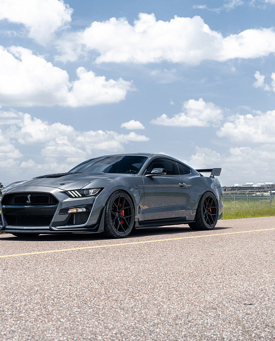 Фото дисков S21-01 Черный сатин на Ford Mustang VI