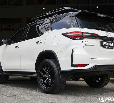 Фото дисков Vossen HF6-4 на Toyota Fortuner II