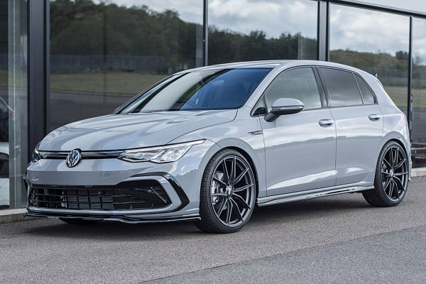 Фото дисков Bola FLC Сатиновый графит на Volkswagen Golf VIII