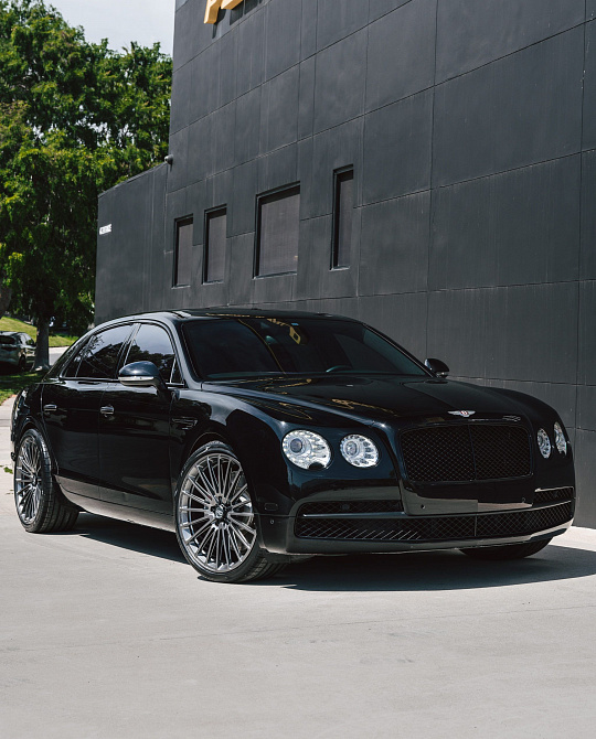 Фото дисков C114 Глянцевый лак на Bentley Flying Spur II