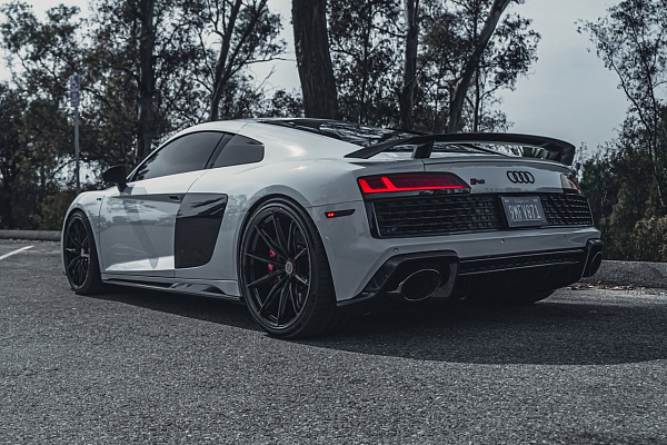 Фото дисков Brixton Forged FDE11 Черный глянец на Audi R8 (4S)