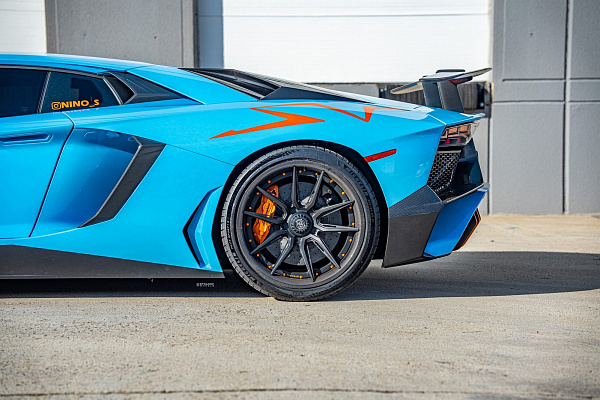 Фото дисков Strasse Wheels SV5-RS Performance Другой цвет на Lamborghini Aventador