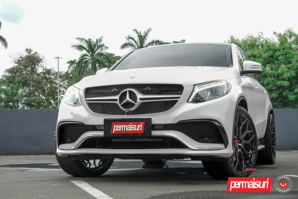 Фото дисков Vossen S17-01 Черный глянец на Mercedes-Benz GLE I
