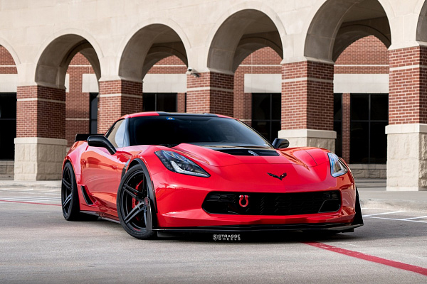 Фото дисков Strasse Wheels SP5R Deep Concave Monoblock Черный сатин на Chevrolet Corvette C7