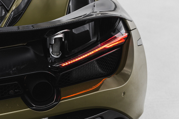 Фото дисков Brixton Forged R11-R Черный глянец на McLaren 720S