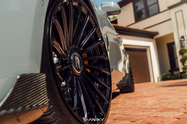 Фото дисков Anrky RF-282 Черный глянец на Rolls-Royce Ghost I