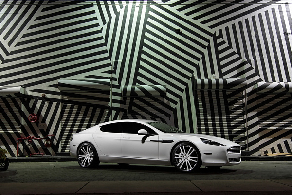 Фото дисков Savini SV35 Белый глянец на Aston Martin Rapide 2