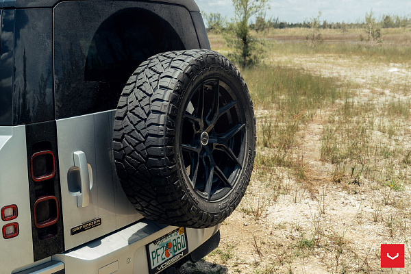 Фото дисков Vossen HF-5 Черный глянец на Land Rover Defender II