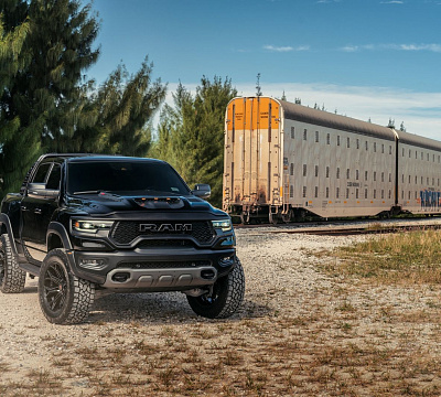 Фото дисков 4PLAY 4P83 на Ram 1500 V