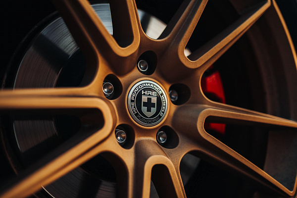 Фото дисков HRE FF04 Сатиновое золото на Audi Q5 (FY)
