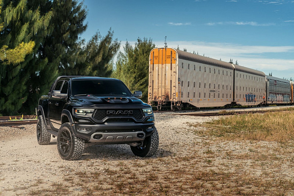 Фото дисков 4PLAY 4P83 Черный глянец на Ram 1500 V