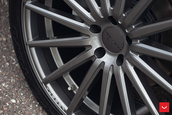 Фото дисков Vossen VFS-2 Глянцевый графит на Lexus NX I