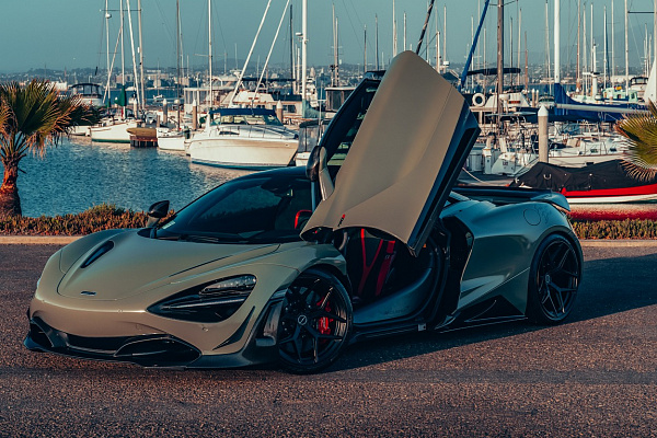 Фото дисков Brixton Forged PF7 Черный сатин на McLaren 720S