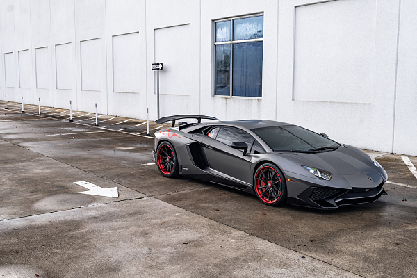Фото дисков Strasse Wheels SV10-RS Performance Другой цвет на Lamborghini Aventador