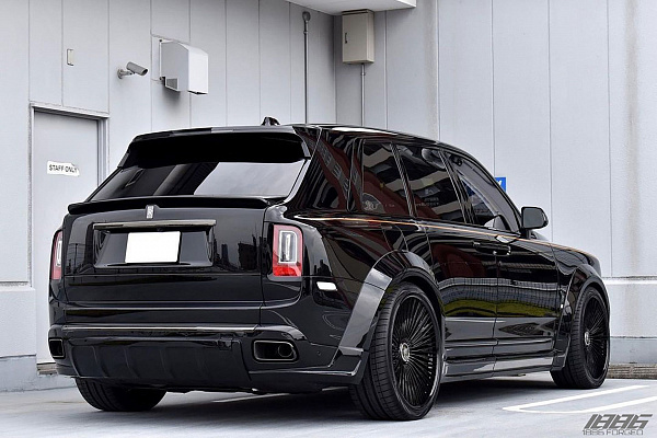 Фото дисков 1886 Wheels G007 Черный глянец на Rolls-Royce Cullinan