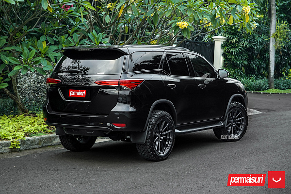 Фото дисков Vossen HF6-1 Черный сатин на Toyota Fortuner II