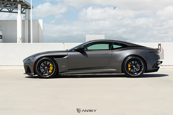 Фото дисков Anrky AN33 Черный сатин на Aston Martin DBS 3