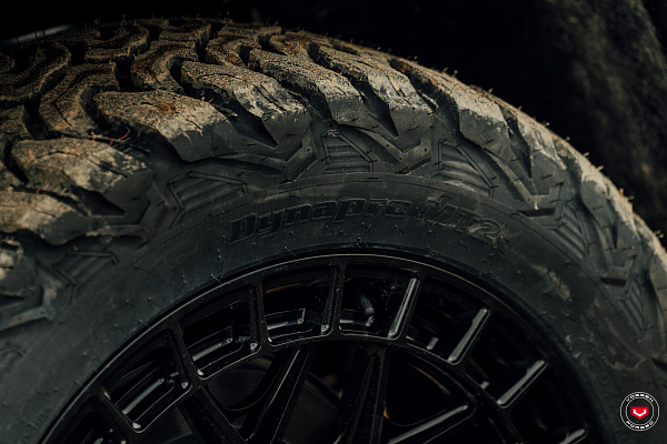 Фото дисков Vossen LC3-01 Черный глянец на GMC Hummer EV
