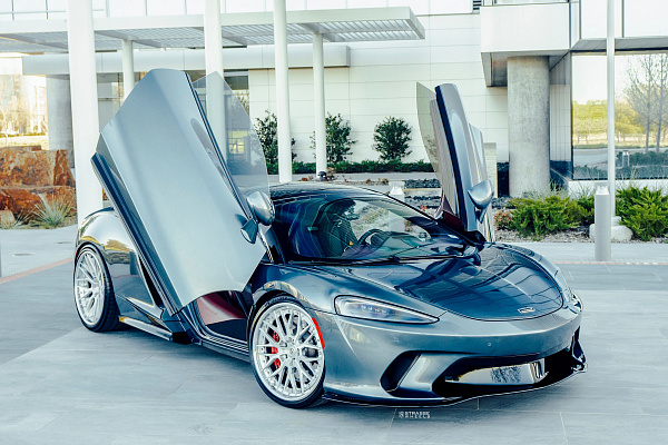 Фото дисков Strasse Wheels SV10M Deep Concave FS Глянцевый лак на McLaren 650S