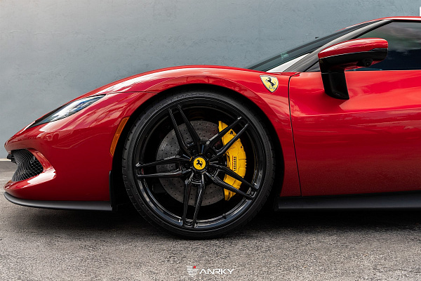 Фото дисков Anrky AN17 Черный глянец на Ferrari 296