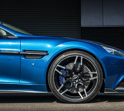 Фото дисков Kahn Superleggera на Aston Martin Vanquish 2