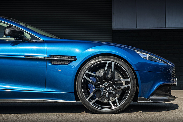 Aston Martin Vanquish 2
