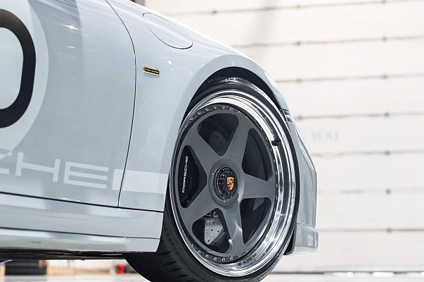 Фото дисков HRE 305 Сатиновый графит на Porsche 911 VIII