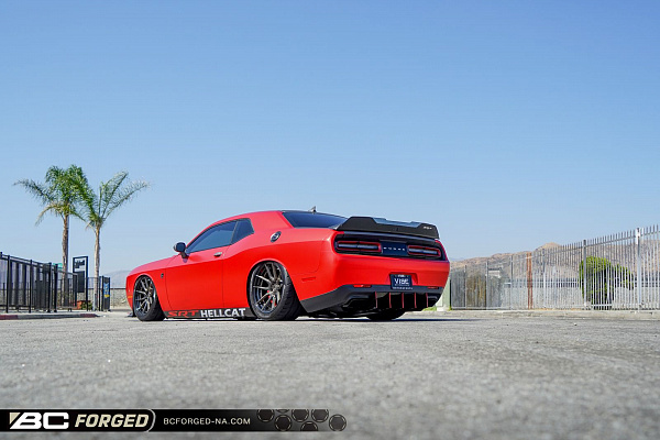 Фото дисков BC Forged HCA162 Глянцевый темный лак на Dodge Challenger III