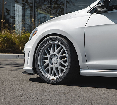 Фото дисков Motegi Racing MR144 M9 на Volkswagen Golf VII