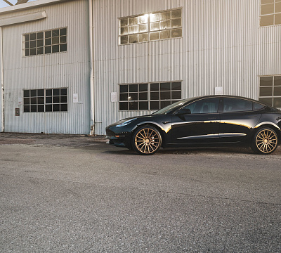Фото дисков Vossen VFS-2 на Tesla Model 3