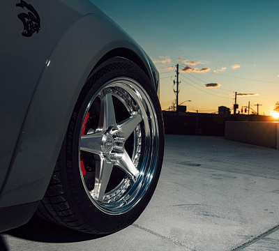 Фото дисков Anrky RS5 на Dodge Challenger III
