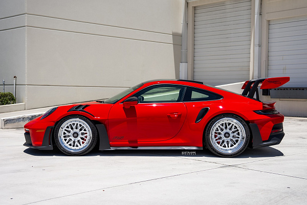 Фото дисков Strasse Wheels SV10M-RS Track Белый сатин на Porsche 911 VIII