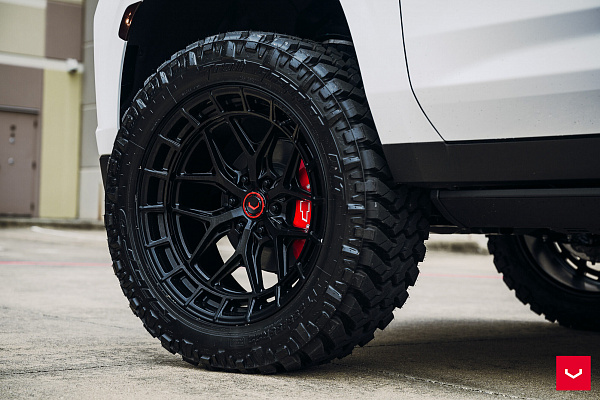 Фото дисков Vossen HFX-1 (6-Lug) Черный глянец на Chevrolet Tahoe V