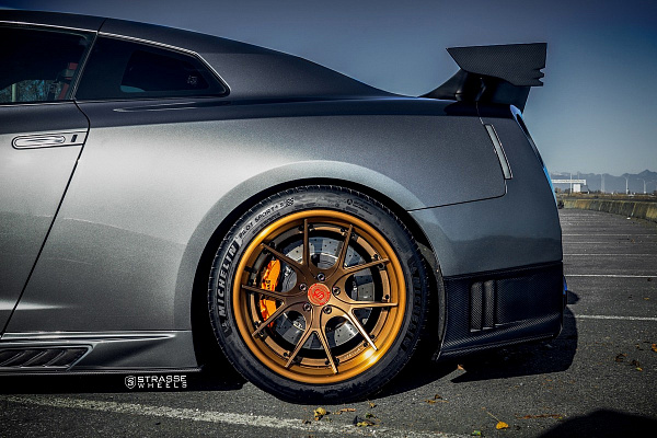 Фото дисков Strasse Wheels SM5R Deep Concave FS Другой цвет на Nissan GT-R