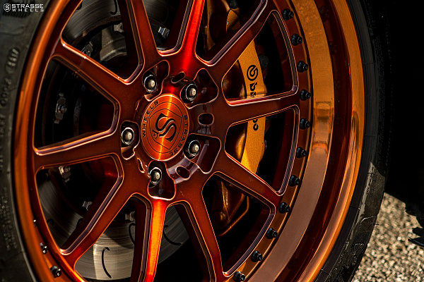 Фото дисков Strasse Wheels R10 Competition Другой цвет на Nissan GT-R