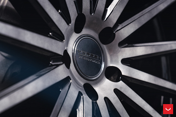 Фото дисков Vossen VFS-2 Глянцевый темный лак на Audi Q5 (8R)