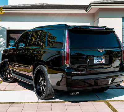 Фото дисков Strasse Wheels T8 Signature на Cadillac Escalade III