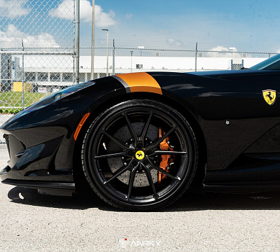 Фото дисков Anrky AN12 на Ferrari 812