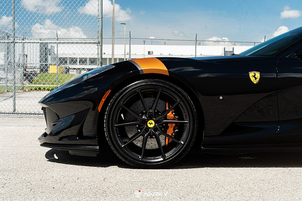 Фото дисков Anrky AN12 Черный сатин на Ferrari 812