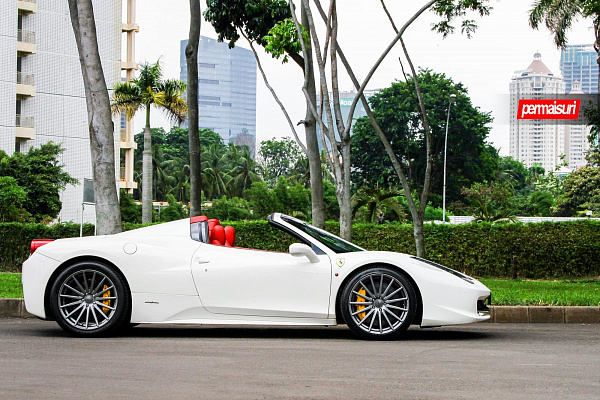 Фото дисков Vossen VFS-2 Глянцевый графит на Ferrari 458