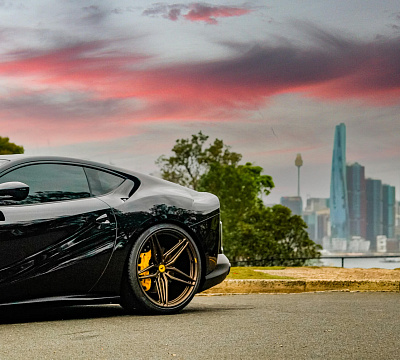 Фото дисков HRE P107SC на Ferrari 812