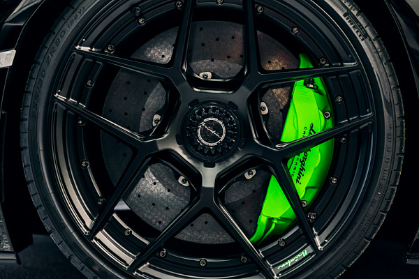 Фото дисков Brixton Forged PF7 Черный глянец на Lamborghini Aventador