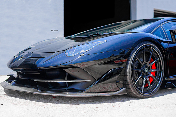 Фото дисков Strasse Wheels SV10 Deep Concave FS Черный сатин на Lamborghini Aventador